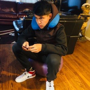 Meet your Posher, Janio